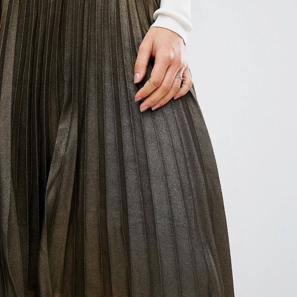 Oasis Metallic Pleated Skirt - Picture 4 of 7